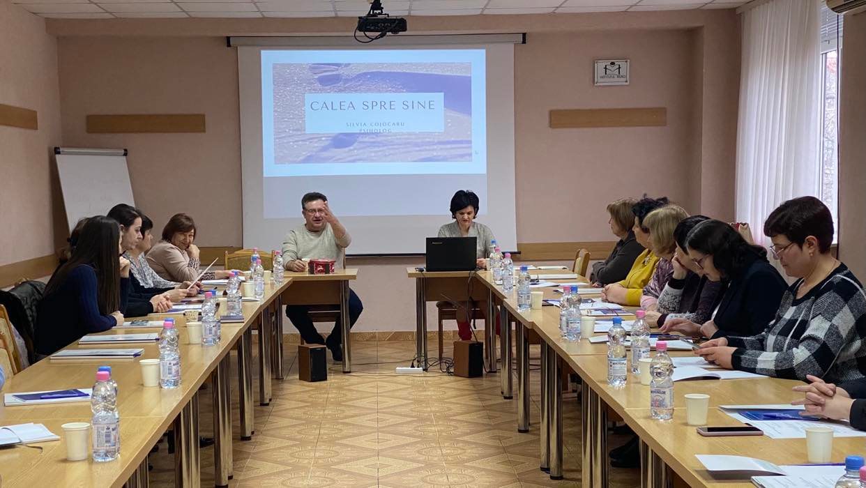 Trezorierii asociațiilor sindicale din ramura serviciilor publice întruniți în cadrul unui seminar